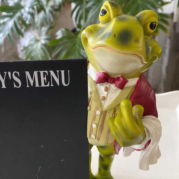 Vintage Frog Maitre d Resin Figurine with Today’s Menu Chalkboard Style Sign - Picture 2 of 9